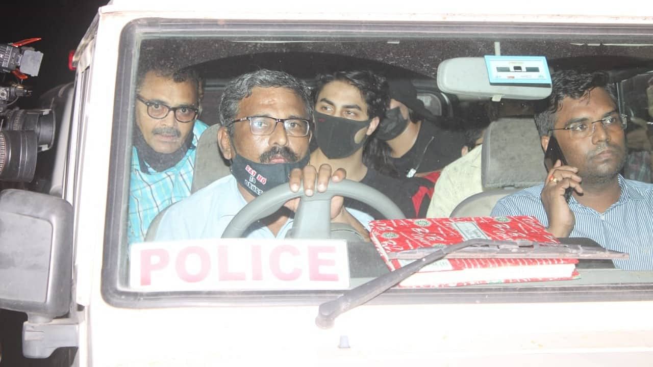 Aryan Khan Drugs Case: Aryan Khan, son of Shahrukh Khan trapped or  implicated? needle of suspicion went on batata gang