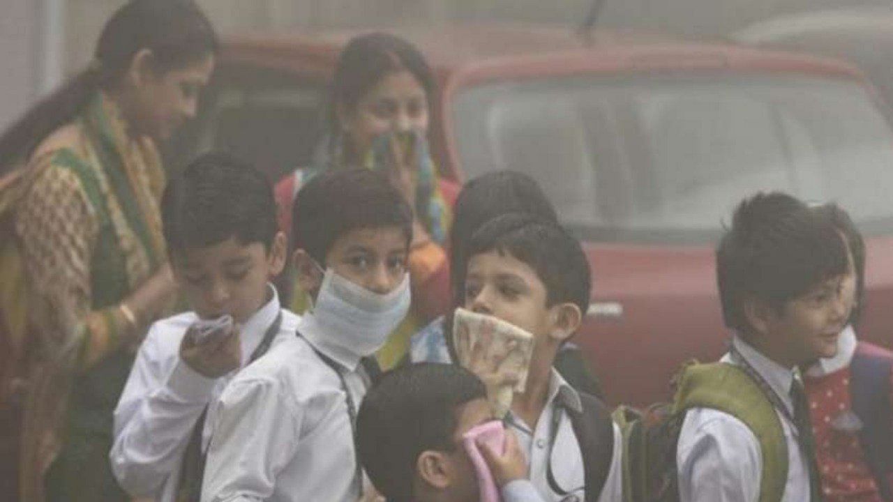 Delhi Schools Update: Due to increasing pollution, all schools and colleges  in Delhi NCR are closed till further orders.